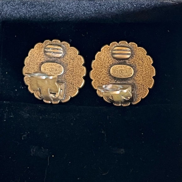 Authentic Chanel clips earrings - Picture 3 of 8